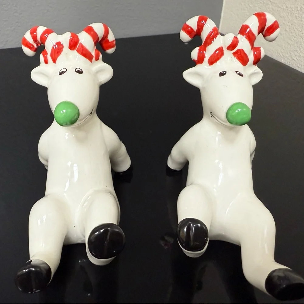 Vintage‎ Christmas Festive Reindeer Salt & Pepper Holiday Shaker Set ~4”